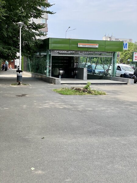 Drumul Taberei 35, langa statia Tudor Vladimirescu,